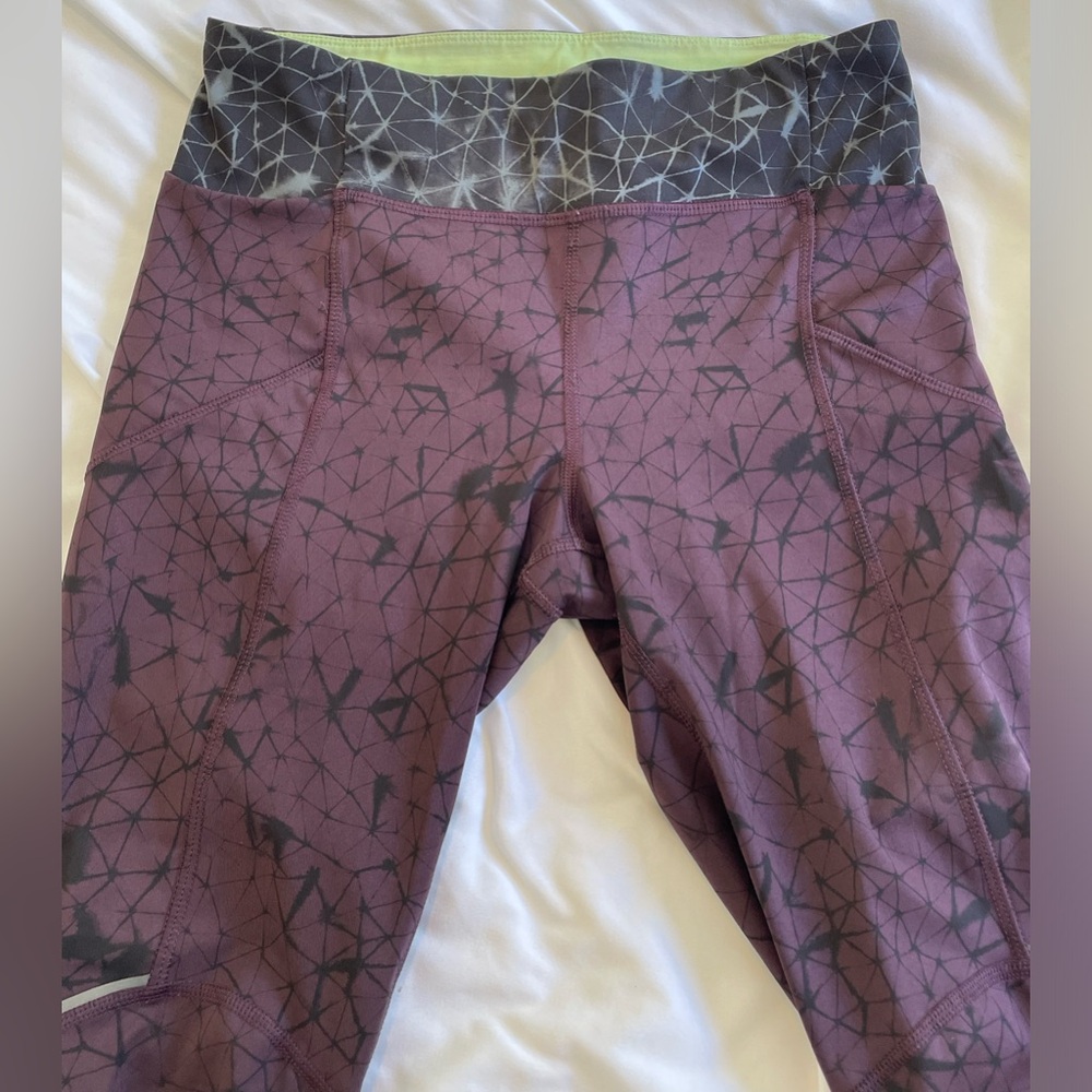 Lululemon size 6 cropped workout pant